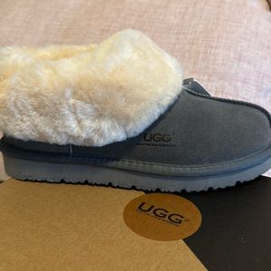 BRAND NEW IN BOX UGGS homey slippers! Size 9 in gorgeous grey color.